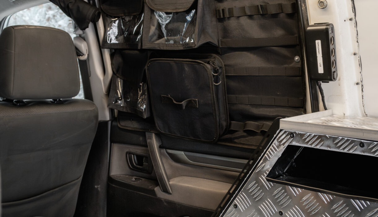 Кейсевак на базі Mitsubishi pajero інтер'єр