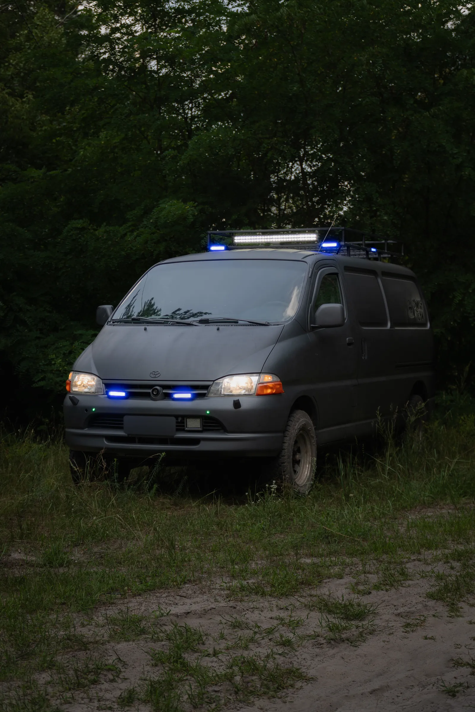 Toyota Hiace front side