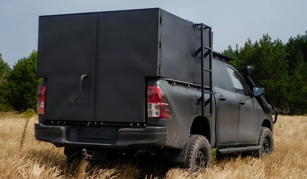 Броньований медичний пікап Toyota Hilux CASEVAC екстер'єр