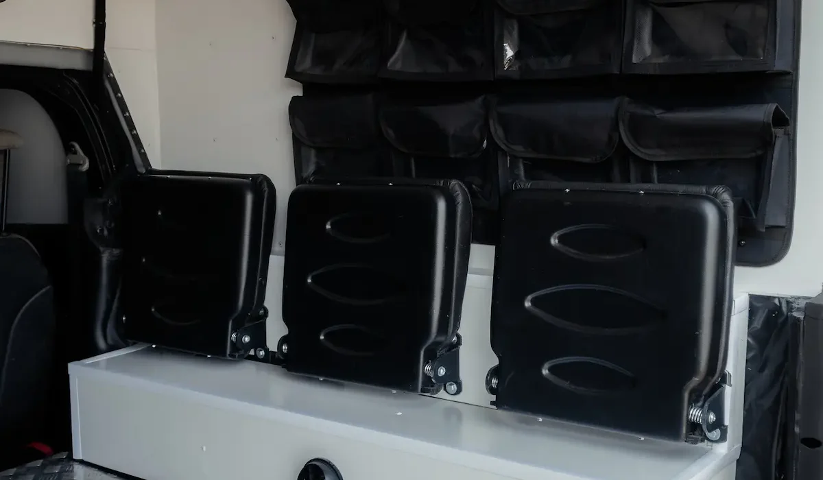 Броньований медичний пікап Toyota Hilux CASEVAC сидіння медика