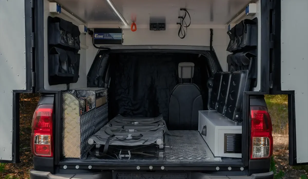Броньований медичний пікап Toyota Hilux CASEVAC зона медика