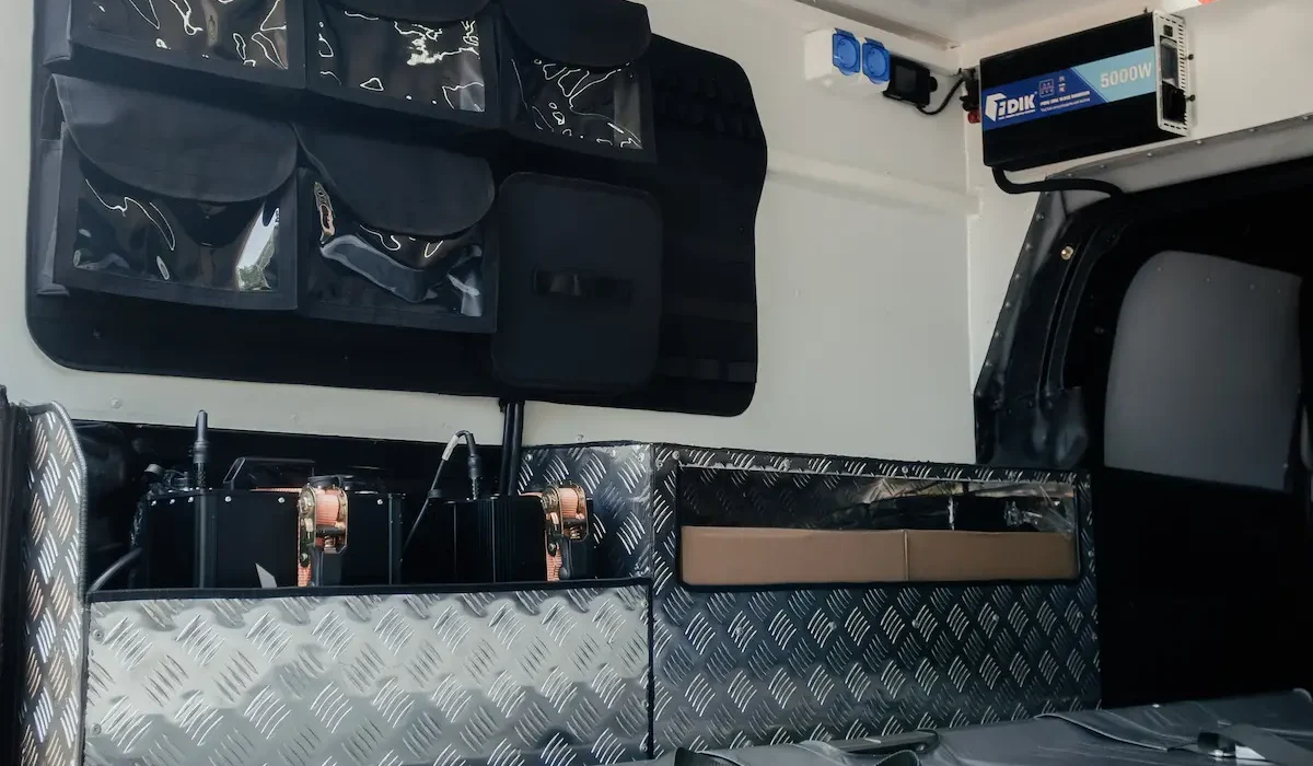 Броньований медичний пікап Toyota Hilux CASEVAC медичний модуль