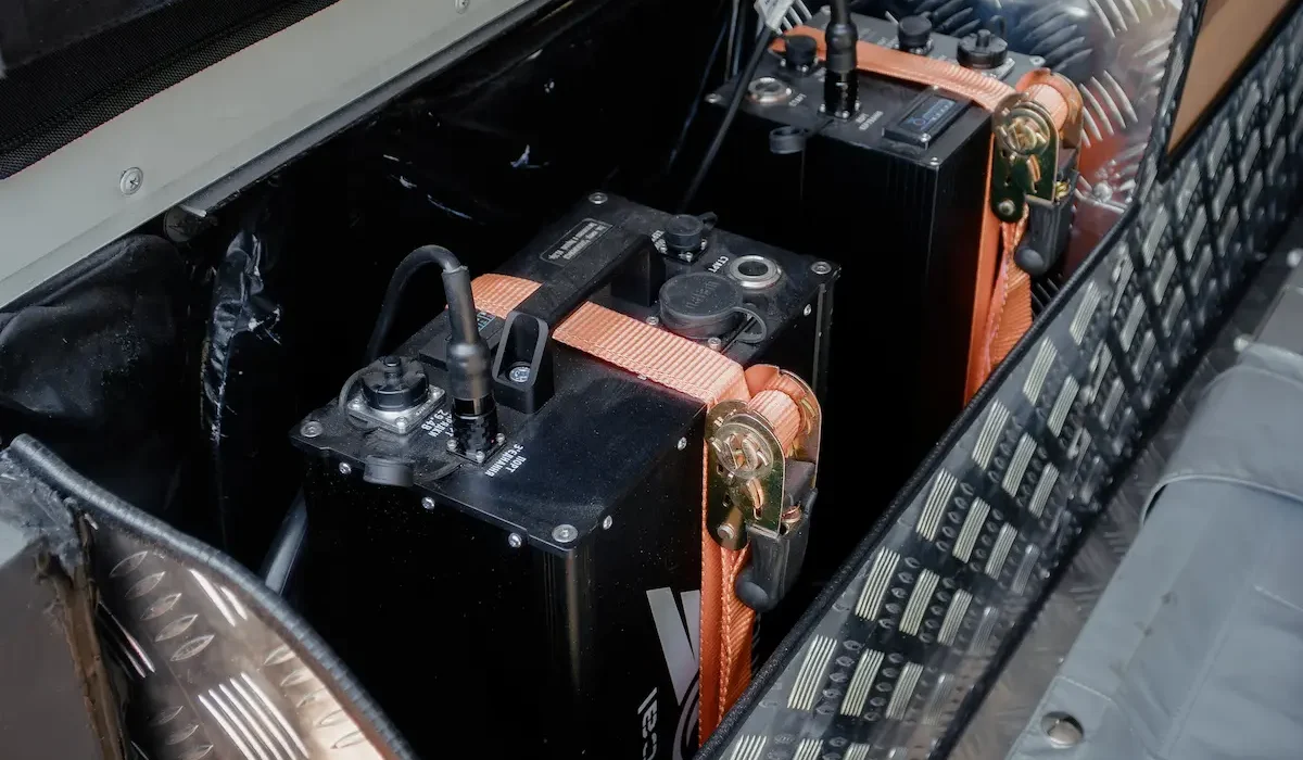 Броньований медичний пікап Toyota Hilux CASEVAC інвертор