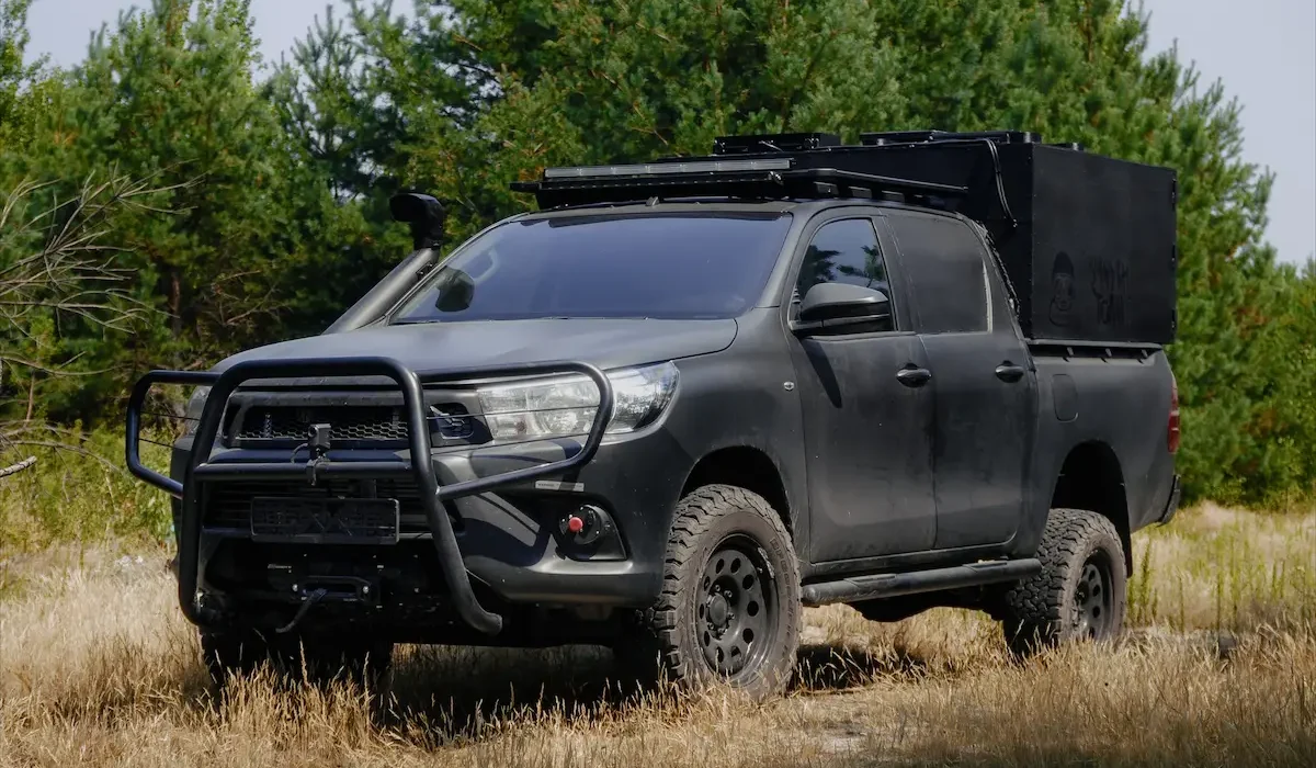 Броньований медичний пікап Toyota Hilux CASEVAC кунг