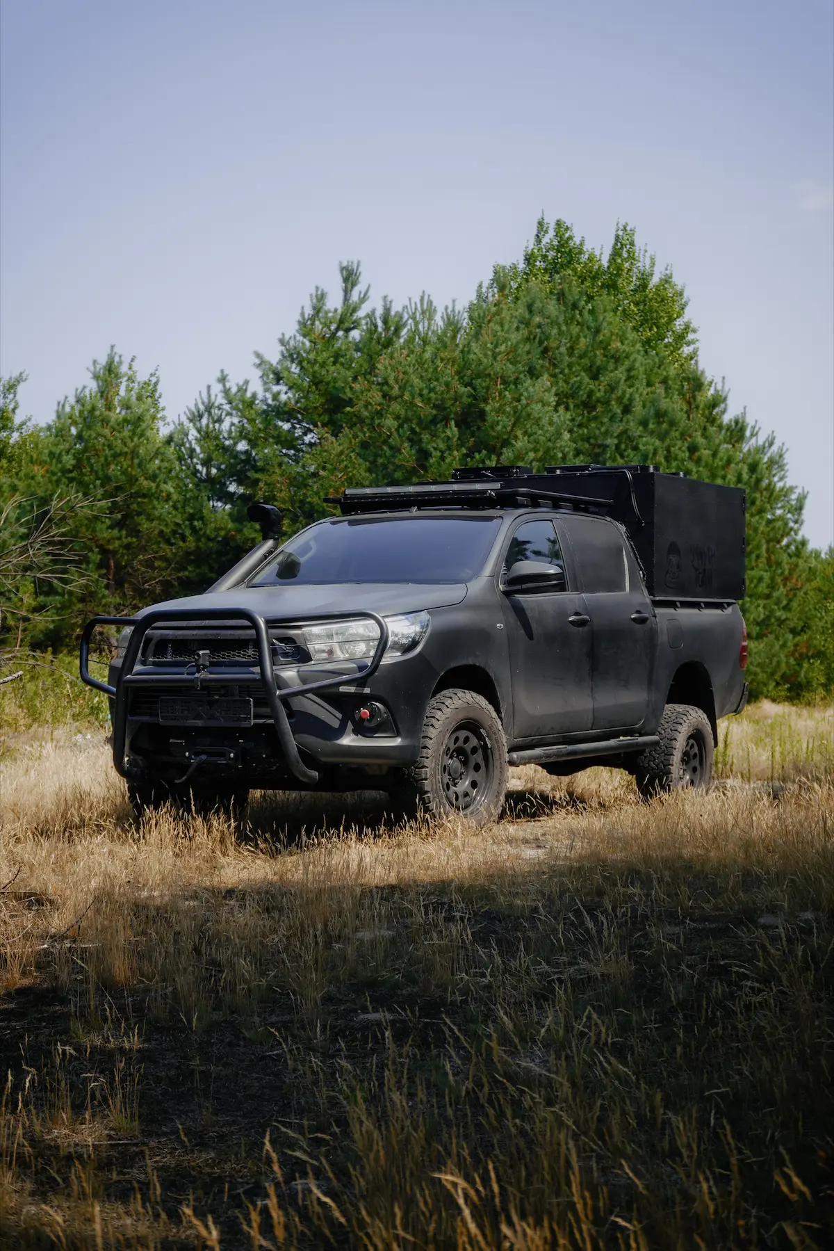 Броньований медичний пікап Toyota Hilux CASEVAC кунг