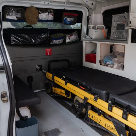 opel-vivaro-inside-car